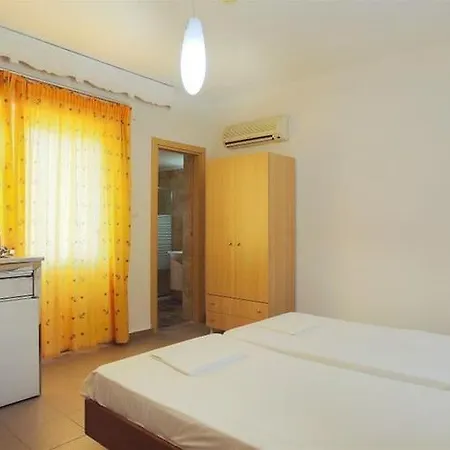 Yianna Apartment