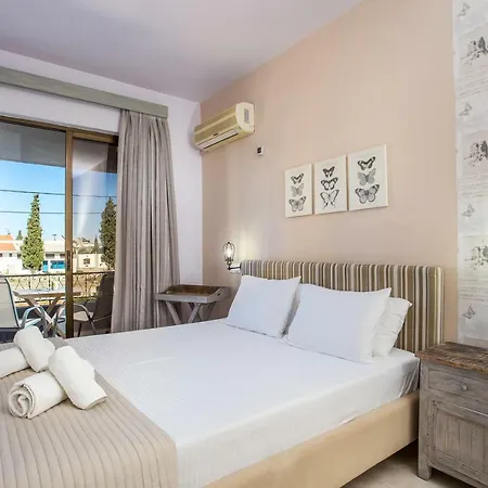 Yianna Apartment *
